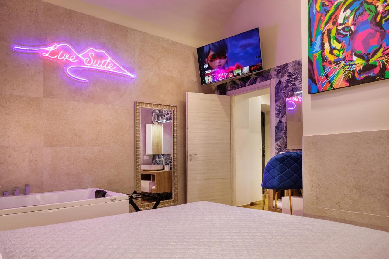 Live Suite Napoli Exterior foto